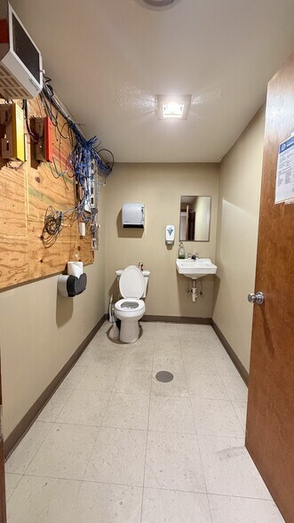 More Photos Of 310 S Union Ave, Springfield Manufacturing For Lease