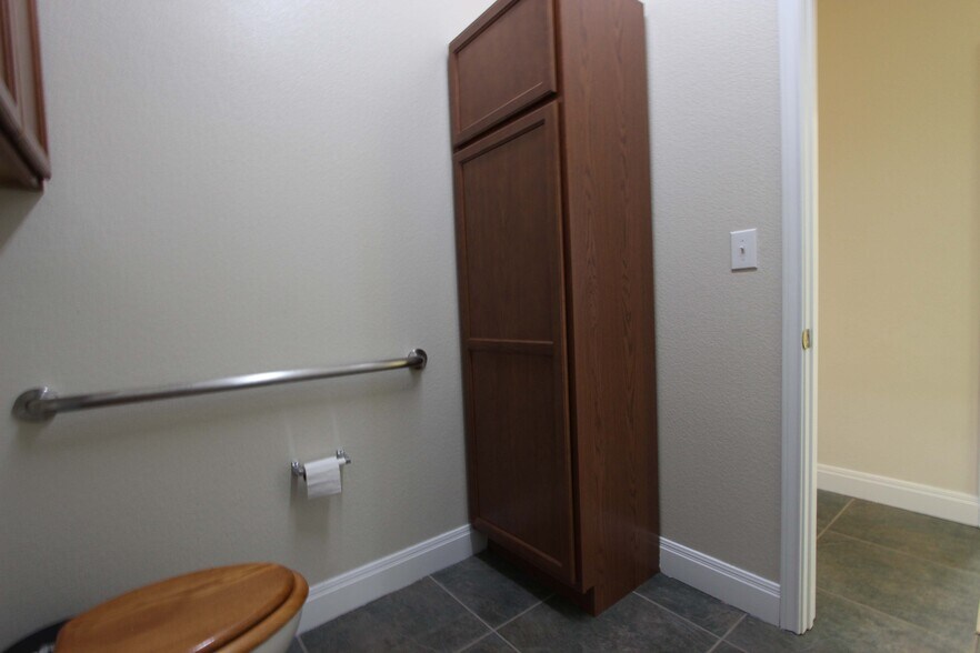 More Photos Of 1311 Chisholm Trl, Round Rock Office For Lease