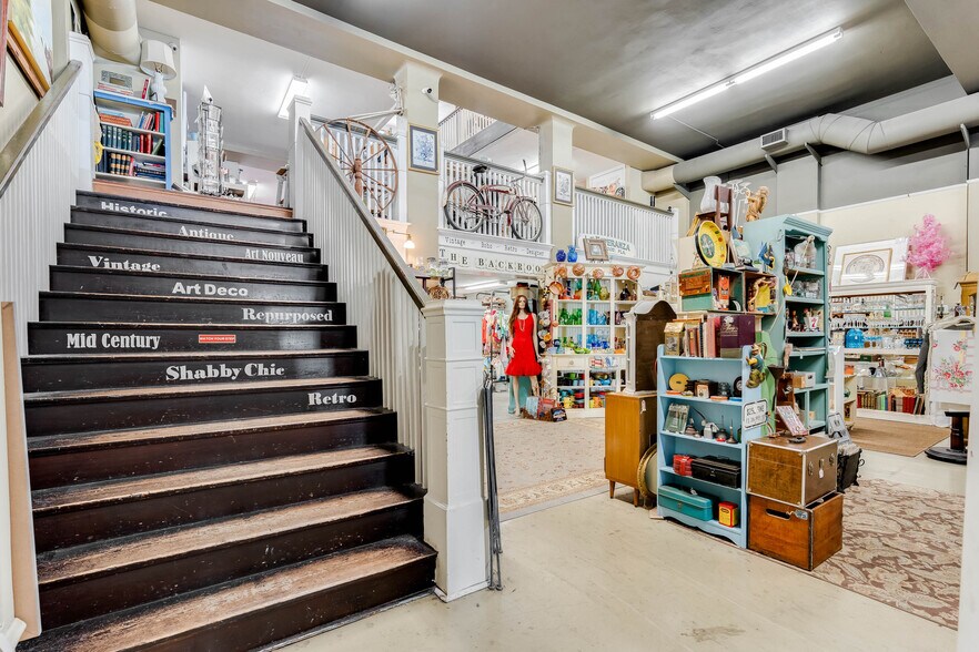 More Photos Of 114 S Woodland Blvd, Deland Storefront For Sale