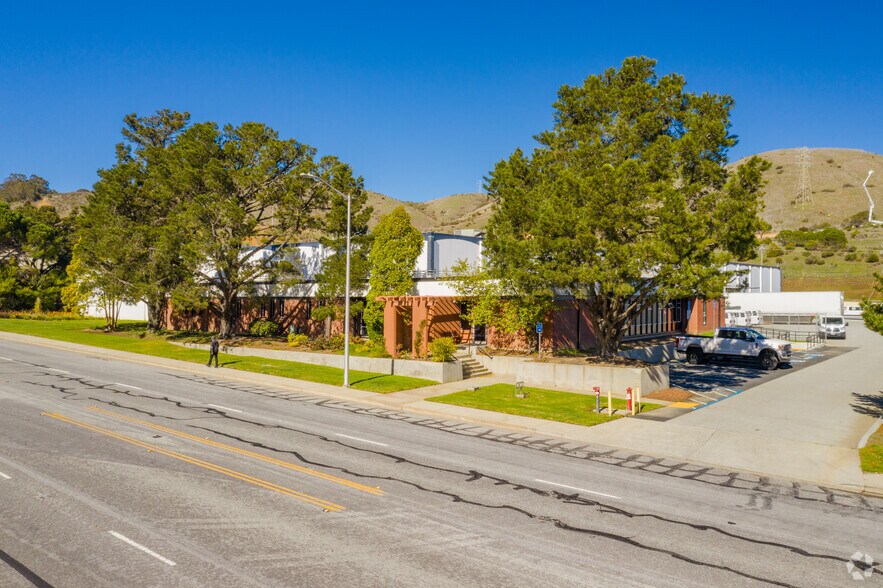 More Photos Of 430 Valley Dr, Brisbane Warehouse For Lease