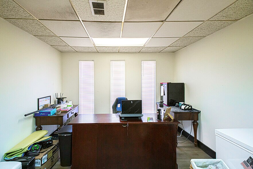 More Photos Of 1312 13th St, Wichita Falls Office For Sale