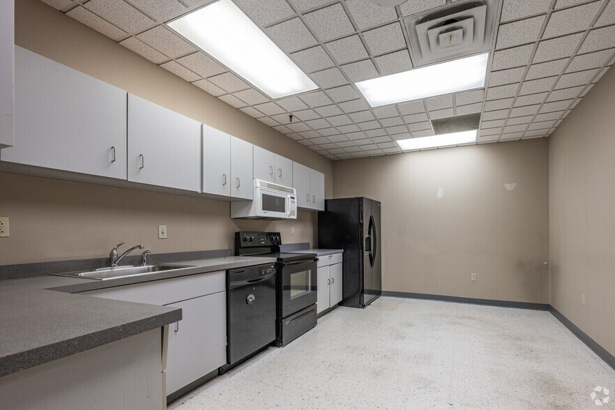 More Photos Of 600 N Bell Ave, Carnegie Office For Lease