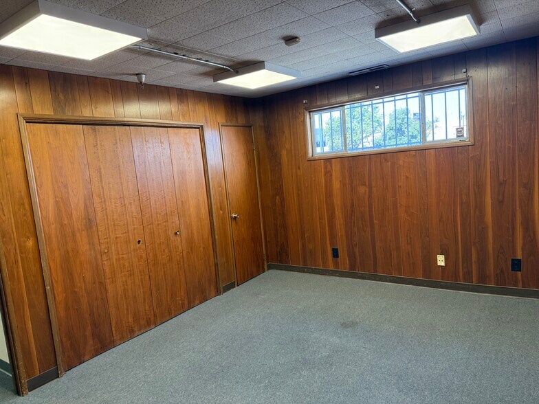 More Photos Of 2500 Campbell St, Oakland Manufacturing For Lease