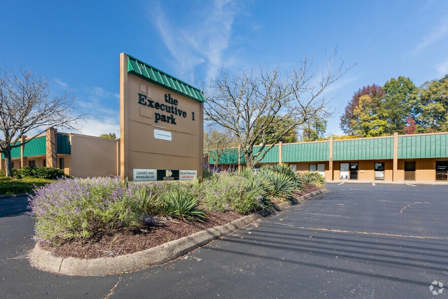 More Photos Of 5306-5346 Peters Creek Rd, Roanoke Showroom For Lease