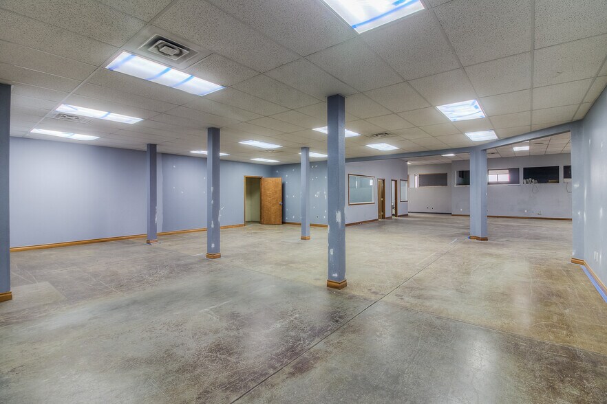 More Photos Of 501 Stover Rd, Grandview Industrial For Sale