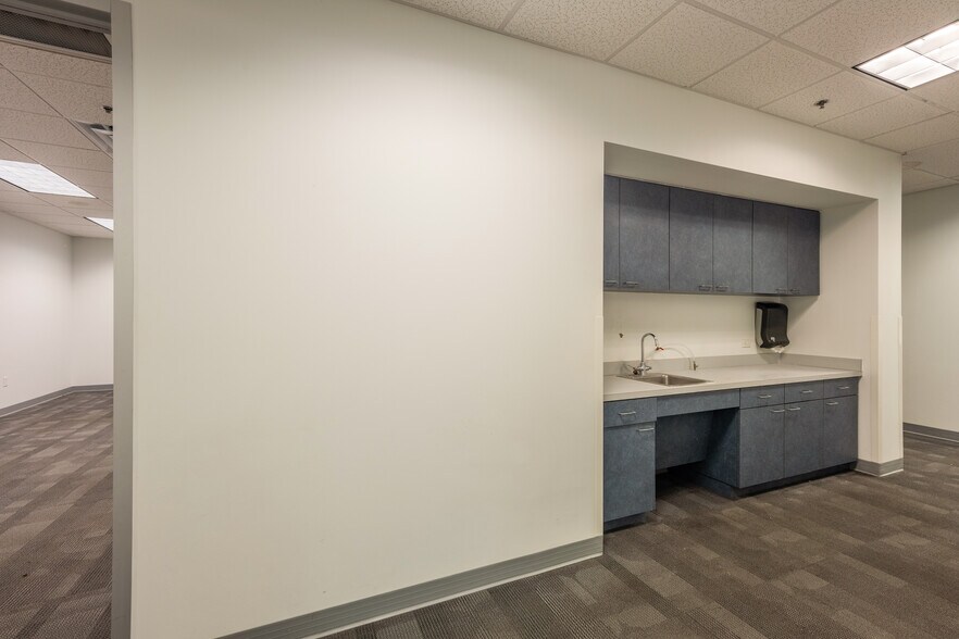 More Photos Of 5555 Northwest Pky, San Antonio Office For Lease