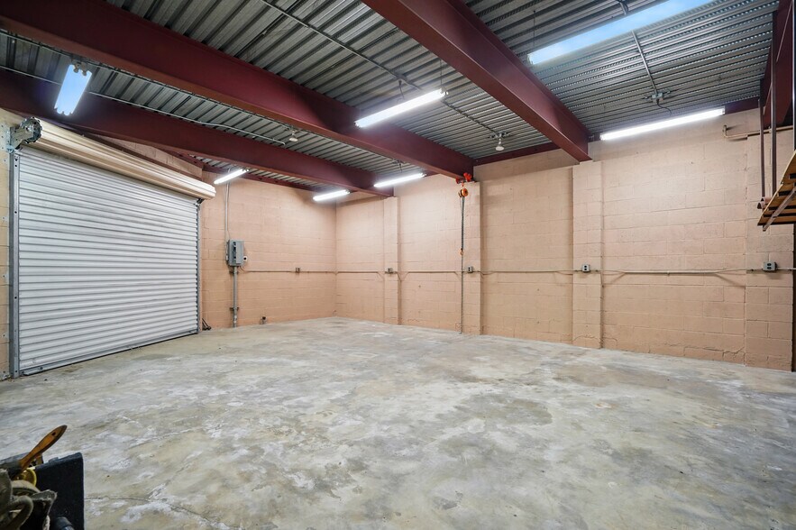 More Photos Of 3632 Foothill Blvd, La Crescenta Manufacturing For Sale