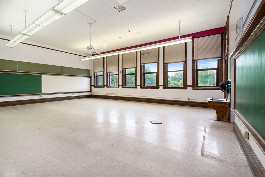 More Photos Of 485 SW Capital Ave, Battle Creek Specialty For Sale