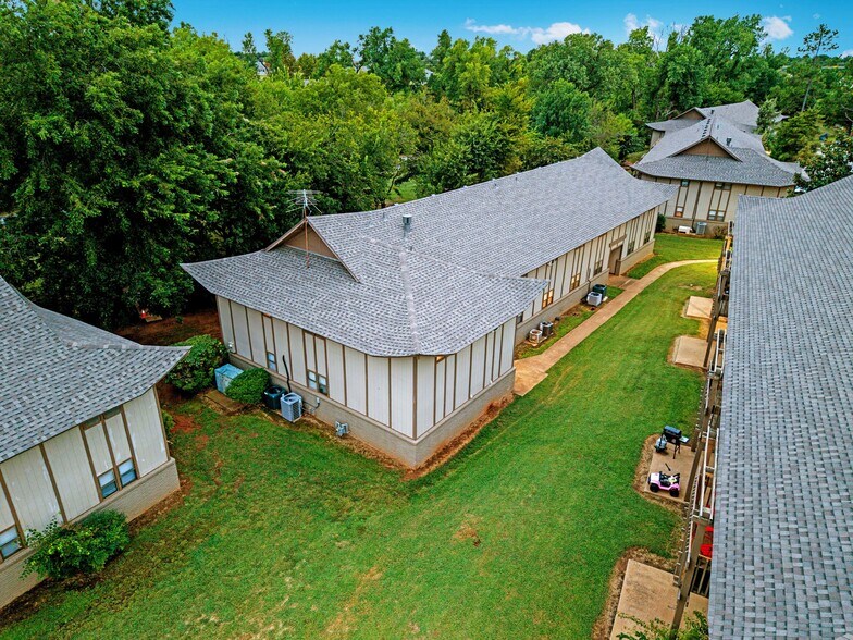 More Photos Of 3000 S 9th St, Chickasha Apartments For Sale