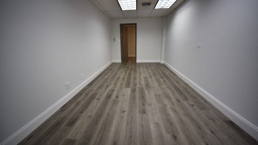 More Photos Of 2131 Hollywood Blvd, Hollywood Office Residential For Lease