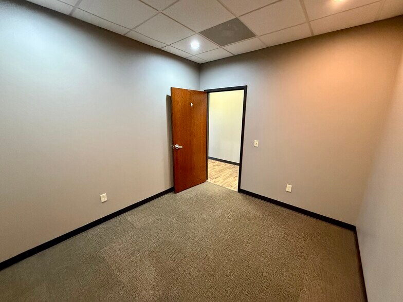 More Photos Of 1221 N Kelly Ave, Edmond General Retail For Lease