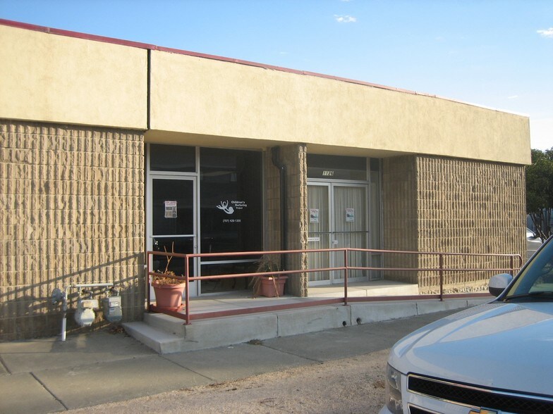 More Photos Of 1122-1126 Missouri St, Fairfield Office For Sale