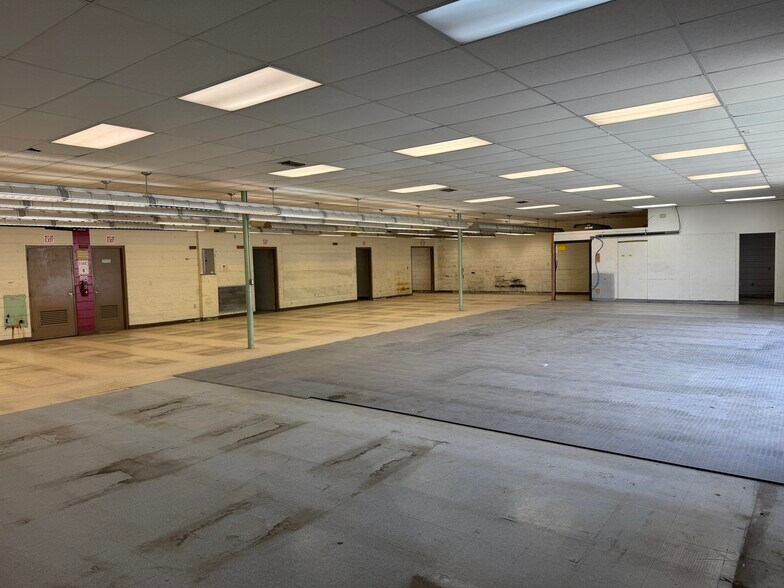 More Photos Of 5920 SE Hames Rd, Belleview Freestanding For Lease