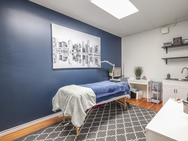 More Photos Of 5010 50 st, Stettler General Retail For Sale