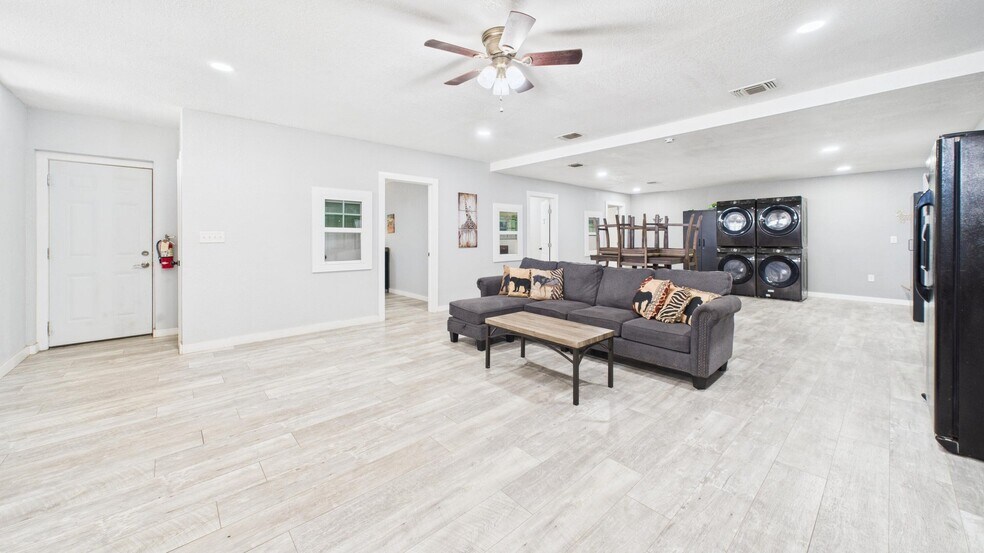 More Photos Of 2123 15th St, Lubbock Apartments For Sale