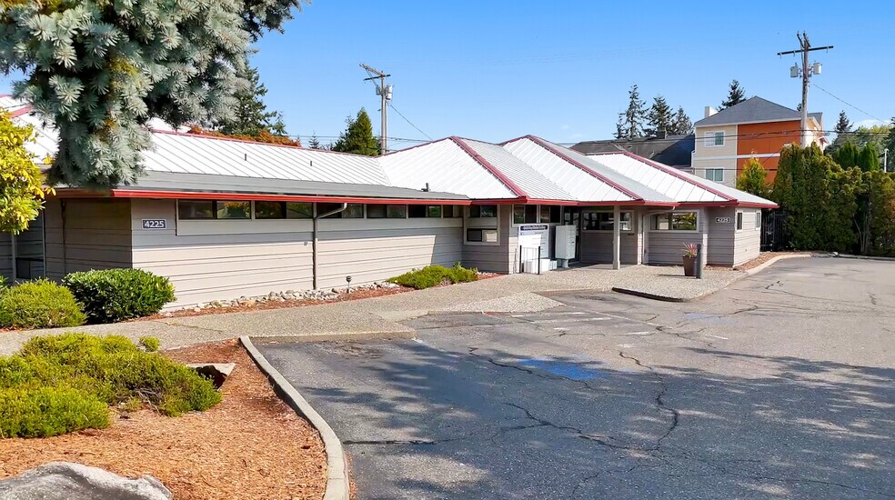 Primary Photo Of 4225 Hoyt Ave, Everett Medical For Sale