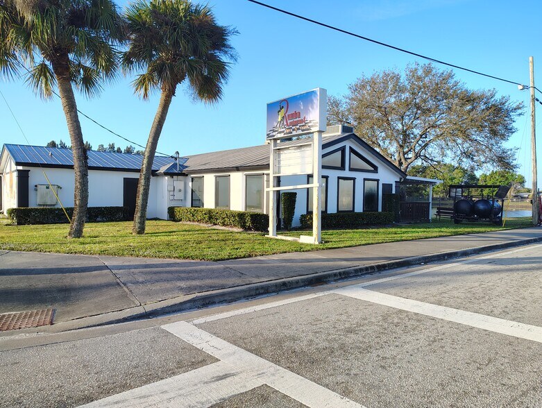 Primary Photo Of 5701 Orange Ave, Fort Pierce Restaurant For Lease