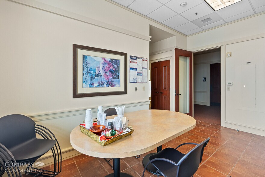 More Photos Of 735 SW 6th St, Redmond Office For Lease