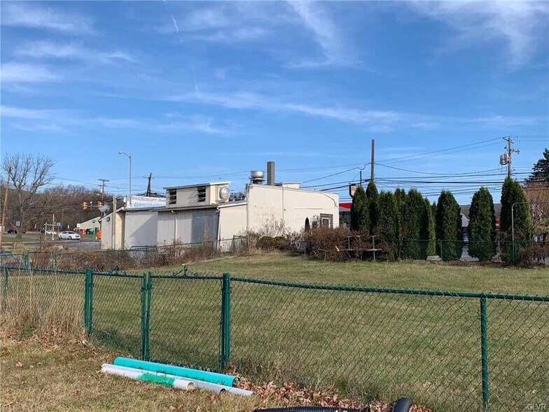 More Photos Of 62 N Broadway, Wind Gap Convenience Store For Sale