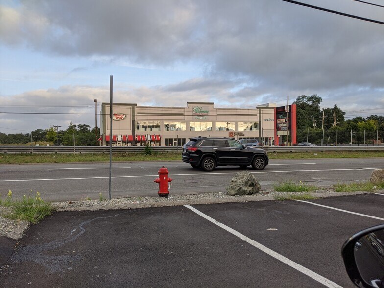 More Photos Of 130 Newbury St, Peabody Storefront For Lease