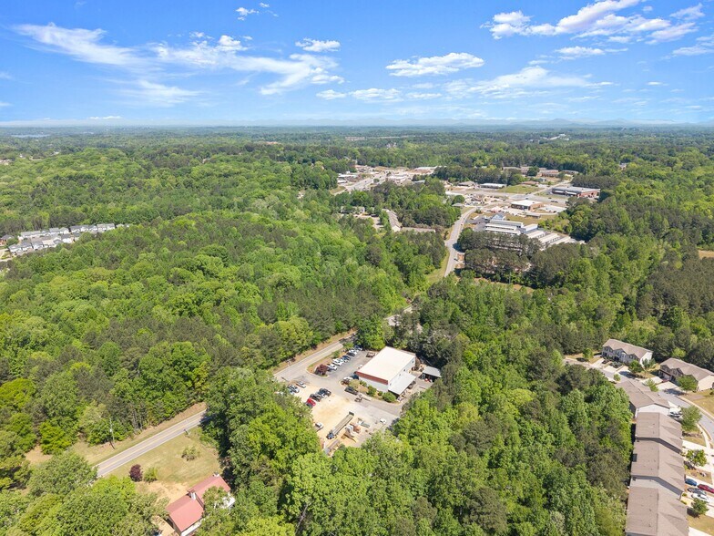 More Photos Of 3917 Old Flowery Branch Rd, Oakwood Flex For Lease