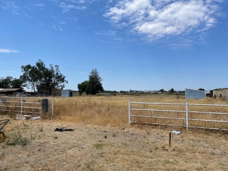 More Photos Of 10351 Live Oak Ave, Galt Truck Terminal For Lease