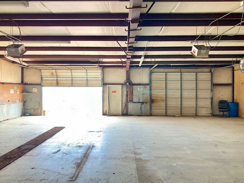 More Photos Of 902 S Main St, Jacksboro Warehouse For Sale