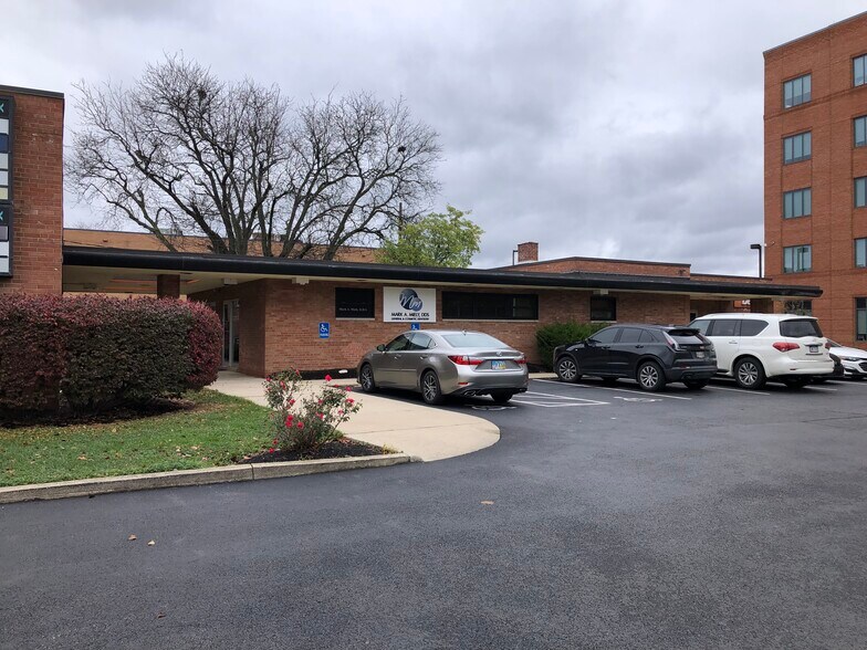 More Photos Of 1840 Zollinger Rd, Upper Arlington Loft Creative Space For Lease