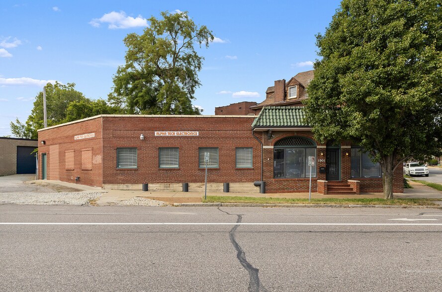 More Photos Of 1901 Gravois Ave, Saint Louis Freestanding For Lease
