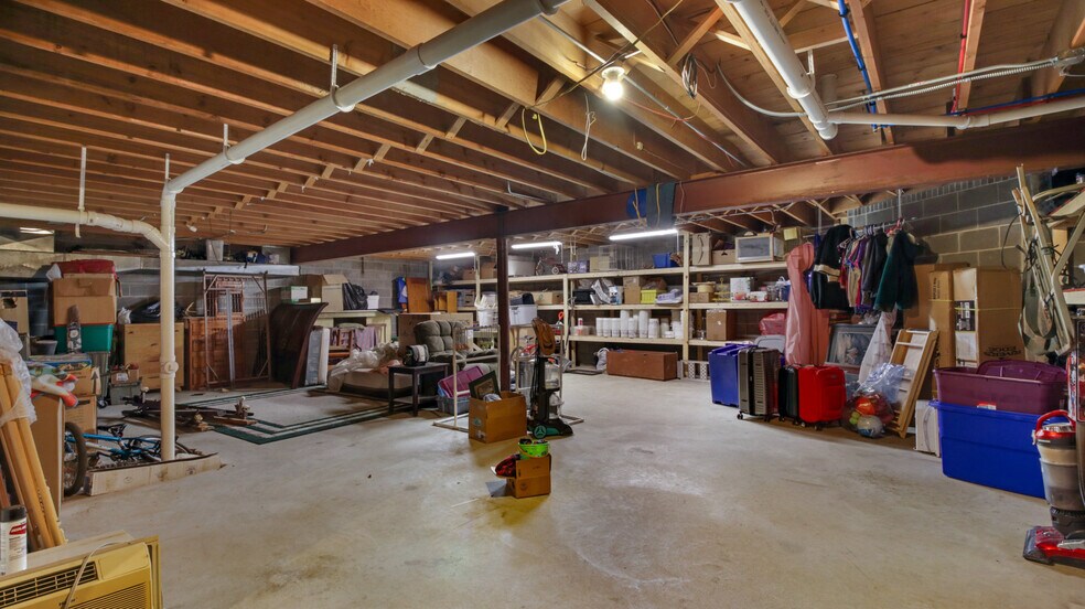 More Photos Of 909 W Main St, Cameron General Retail For Sale