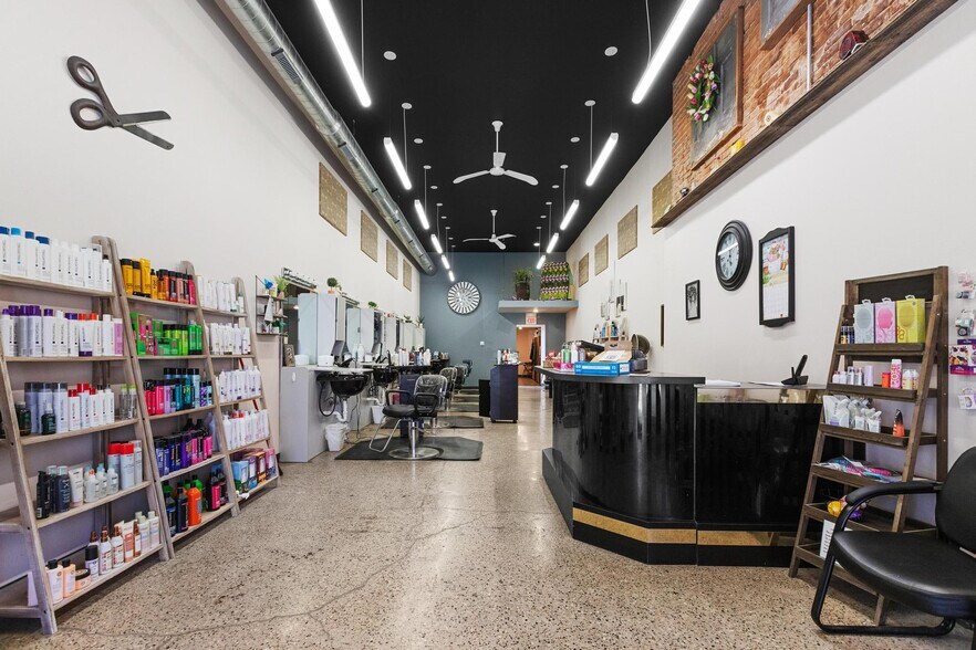 More Photos Of 307 E Main St, Knoxville Storefront Retail Residential For Sale