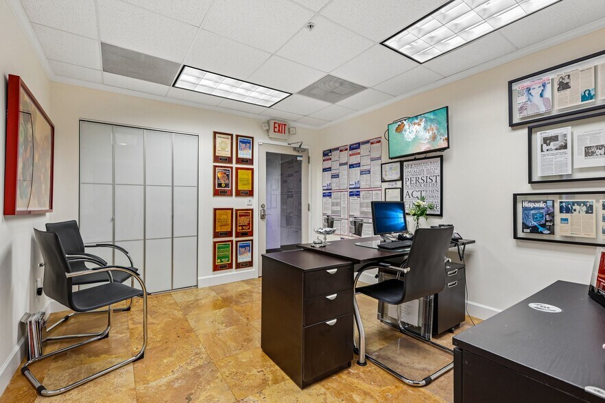More Photos Of 1110 Brickell Ave, Miami Office For Sale