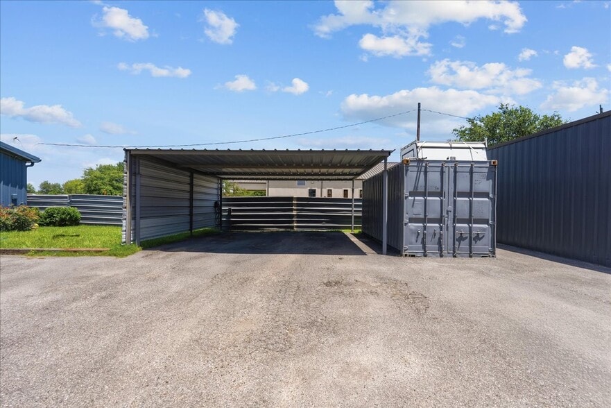 More Photos Of 2113 Garden Rd, Pearland Light Distribution For Sale
