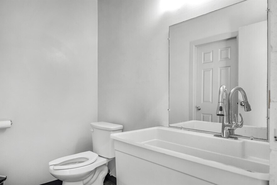 More Photos Of 23950 Madison St, Torrance Warehouse For Lease