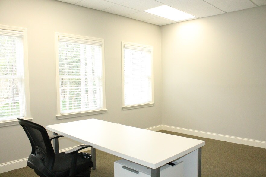More Photos Of 400 Main St, Hilton Head Office For Lease