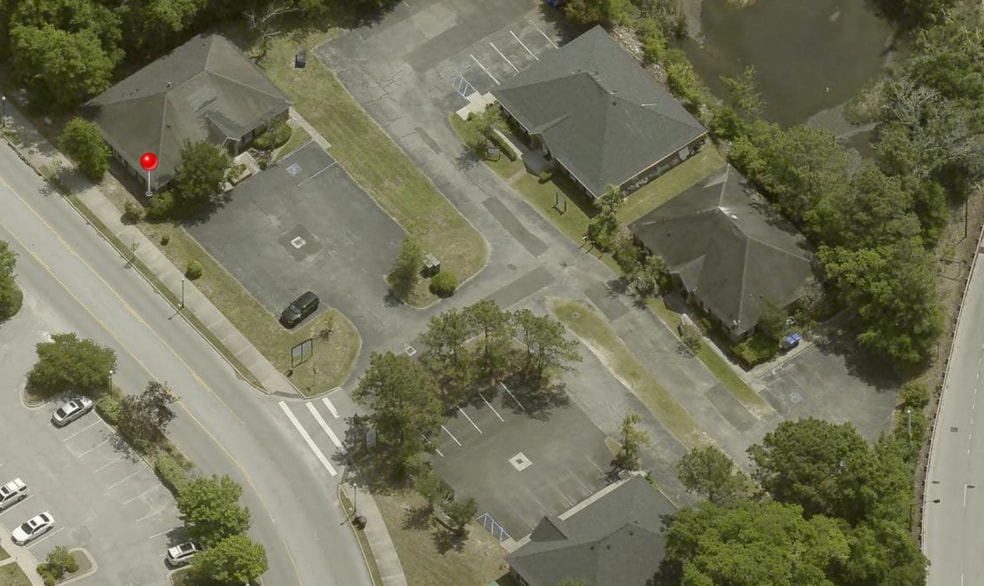 More Photos Of 1240 Hospital Dr, Mount Pleasant Medical For Lease