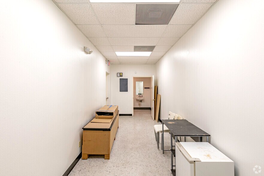 More Photos Of 8434-8498 Fredericksburg Rd, San Antonio Unknown For Lease