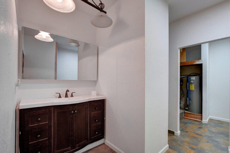 More Photos Of 6804 Agate Rd, White City Flex For Sale