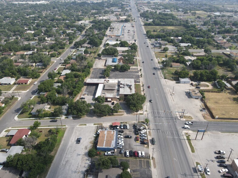 More Photos Of 831 S WW White Rd, San Antonio Freestanding For Sale