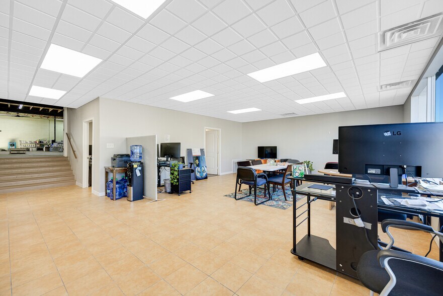 More Photos Of 2217 E Boulder St, Colorado Springs Light Distribution For Sale