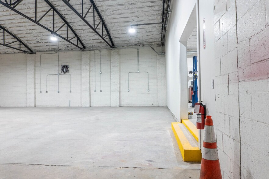 More Photos Of 122 Atando Ave, Charlotte Service For Lease