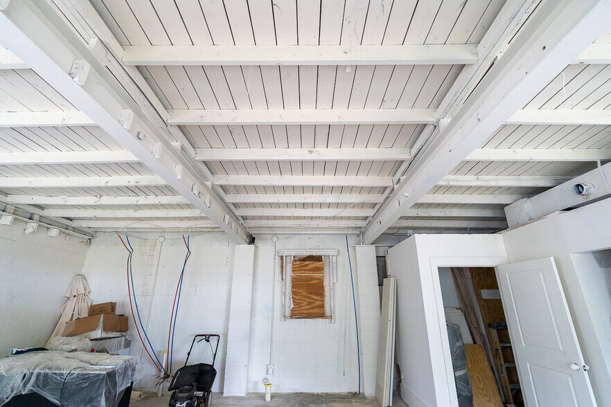 More Photos Of 908 E 35th St, Charlotte Freestanding For Sale