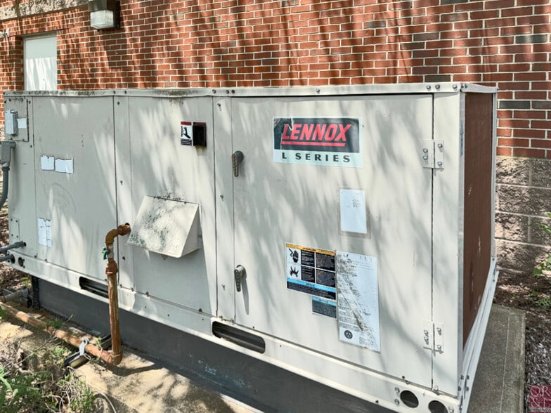 More Photos Of 60-62 Hyde Ave, Vernon Storefront Retail Office For Sale