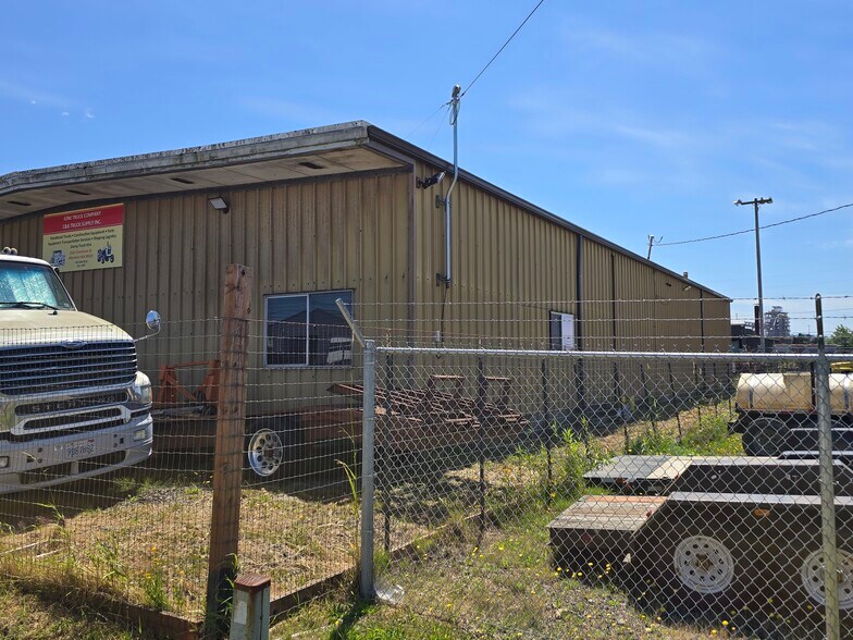 More Photos Of 2121 Commerce St, Aberdeen Industrial For Sale
