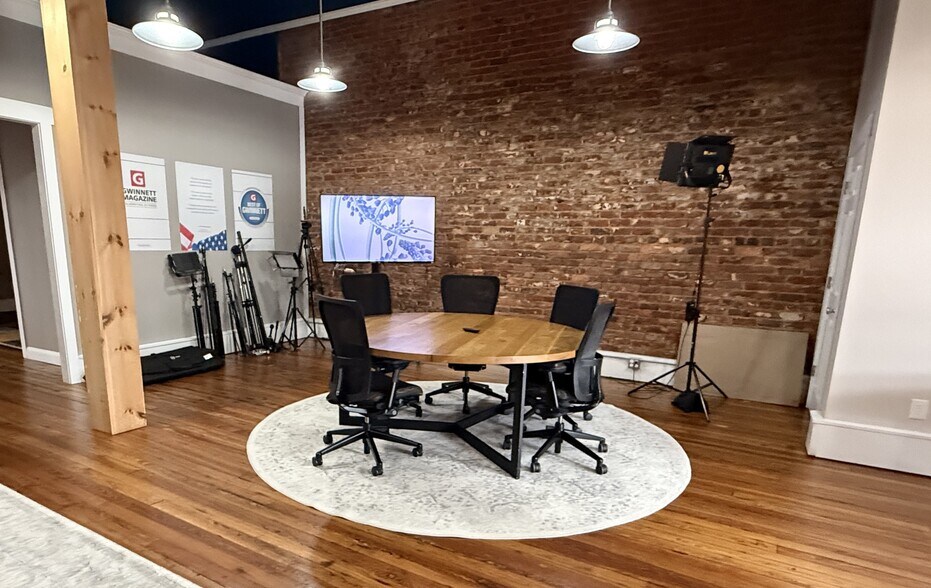 More Photos Of 25 E Main St, Buford Office For Sale