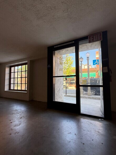 More Photos Of 3615 Main St, Riverside Storefront Retail Office For Lease