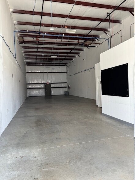 More Photos Of 17939 Kieth Harrow Blvd, Houston Showroom For Lease