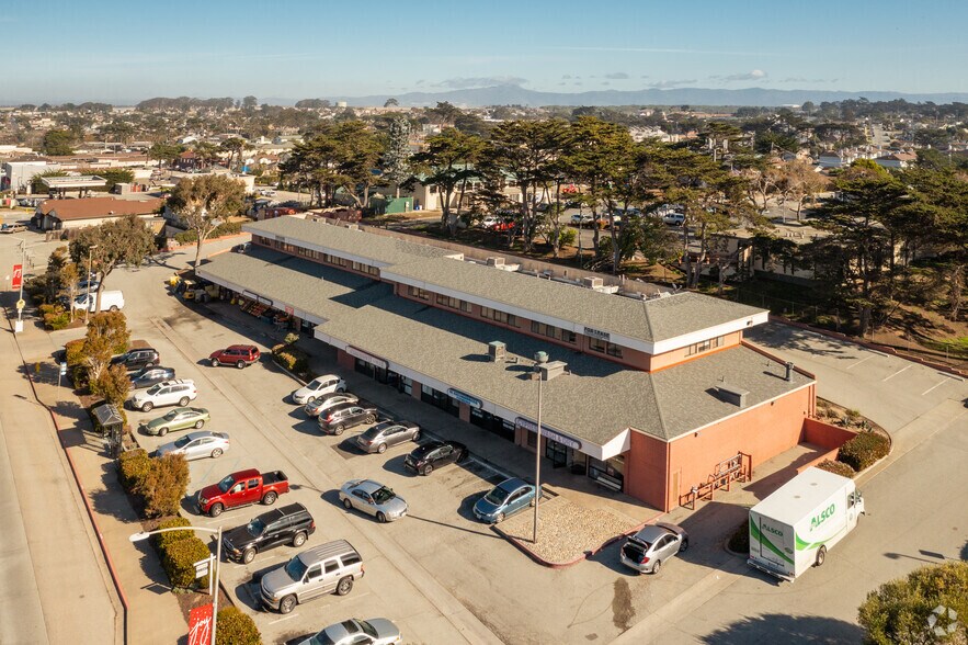 More Photos Of 3056 Del Monte Blvd, Marina General Retail For Lease