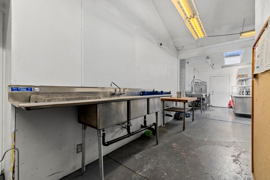 More Photos Of , Willits Unknown For Sale