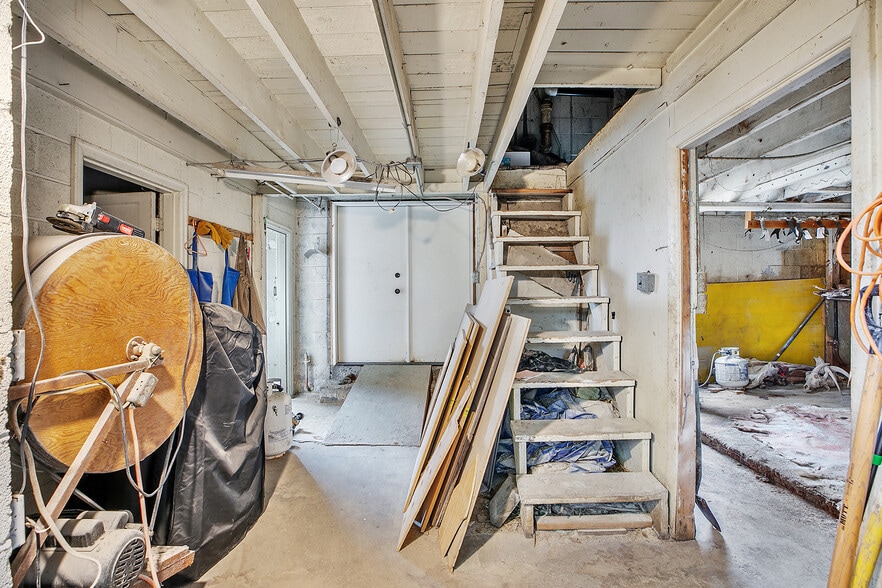 More Photos Of 5700 SE Foster Rd, Portland Storefront Retail Office For Sale